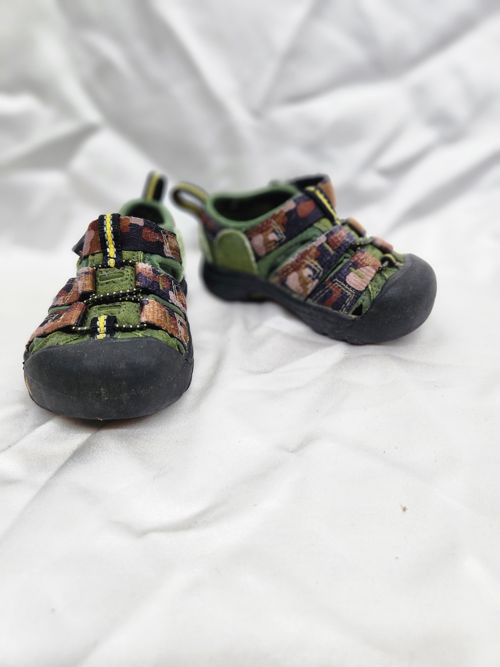 Keen Kids Olive Green and Brown Closed-Toe Water Shoes - Picture 3 of 7